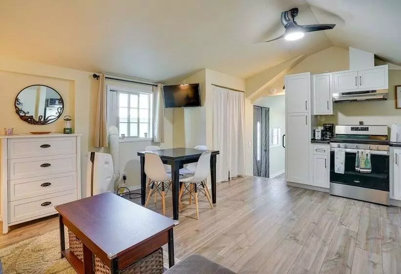 Avalon Cottage < Half Mi To Beaches & Crescent Ave