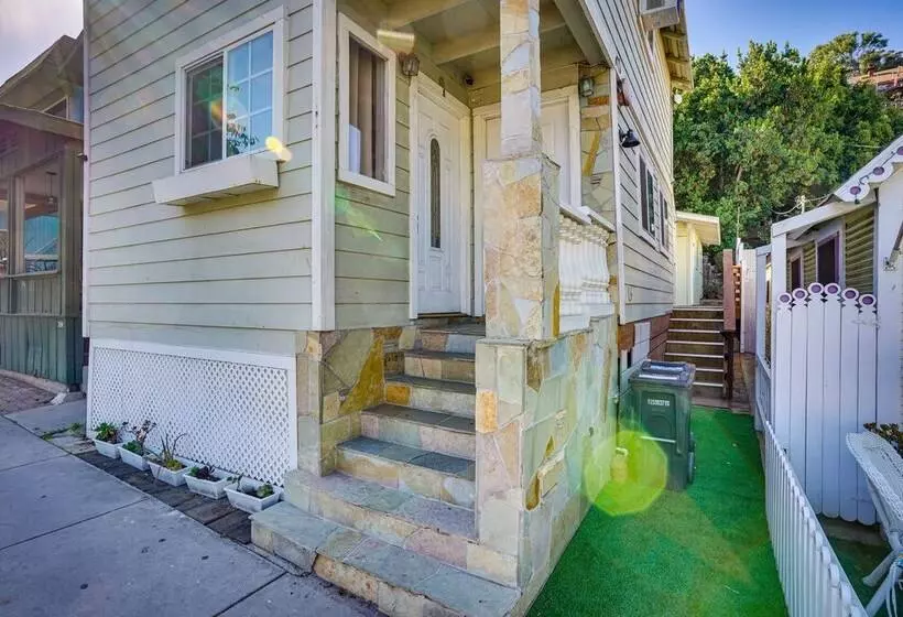 Avalon Cottage < Half Mi To Beaches & Crescent Ave