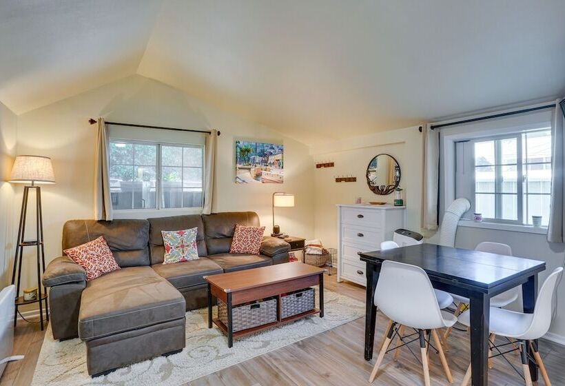 Avalon Cottage < Half Mi To Beaches & Crescent Ave