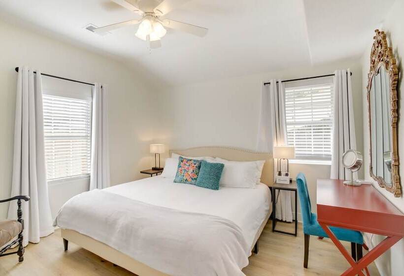 Breezy Pet Friendly Houston Home ~ 1 Mi To Dtwn!