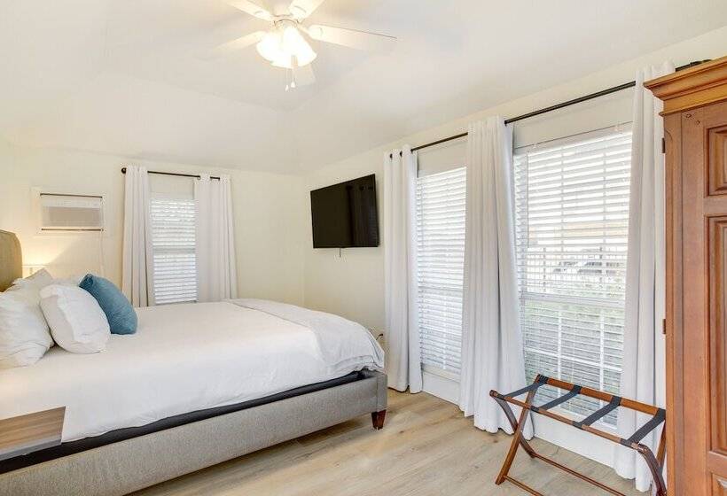 Breezy Pet Friendly Houston Home ~ 1 Mi To Dtwn!