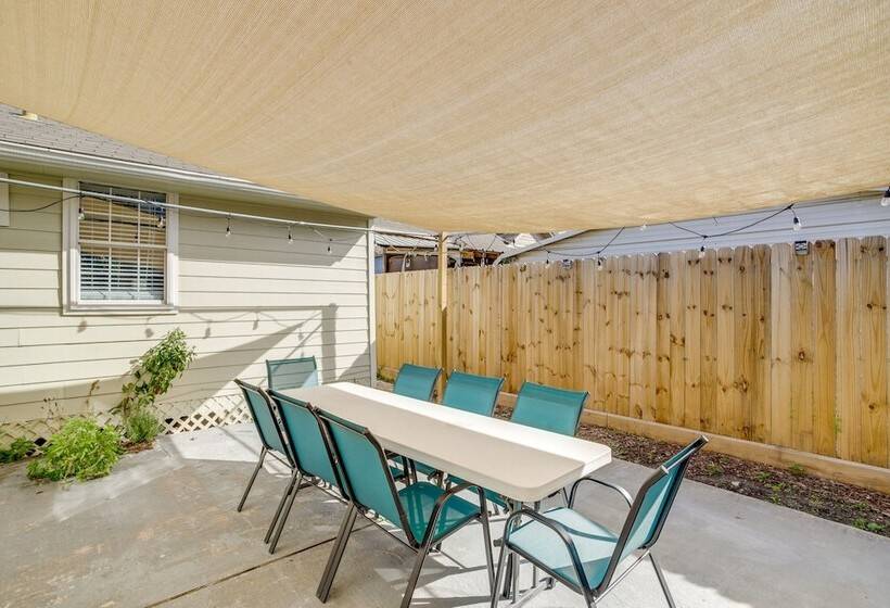 Breezy Pet Friendly Houston Home ~ 1 Mi To Dtwn!