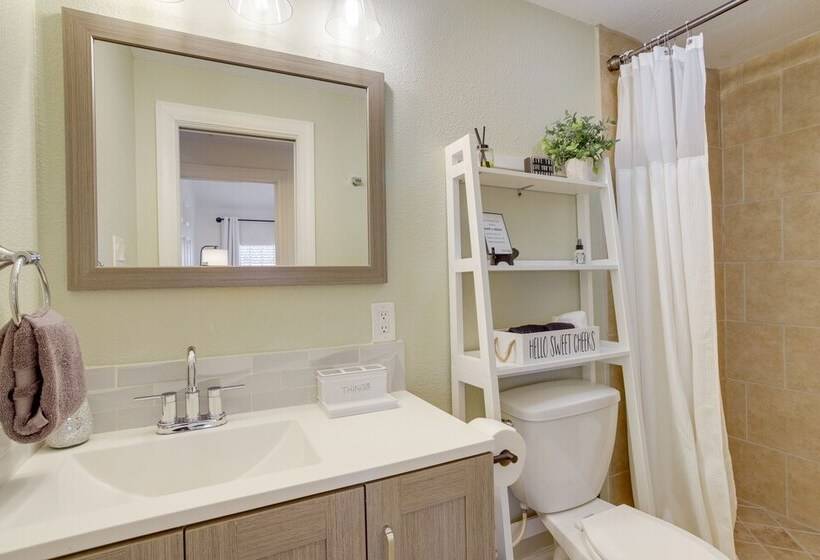 Breezy Pet Friendly Houston Home ~ 1 Mi To Dtwn!