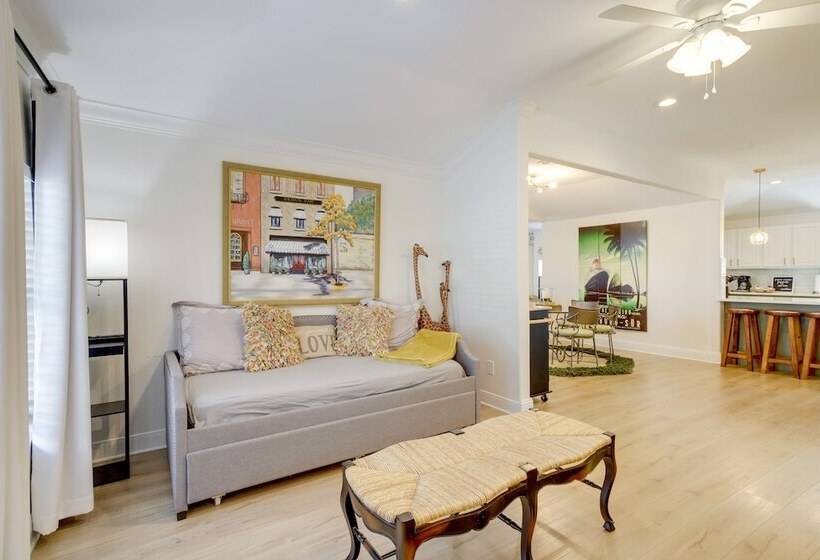 Breezy Pet Friendly Houston Home ~ 1 Mi To Dtwn!