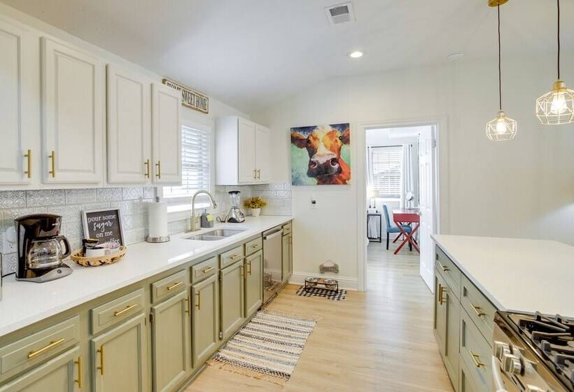 Breezy Pet Friendly Houston Home ~ 1 Mi To Dtwn!