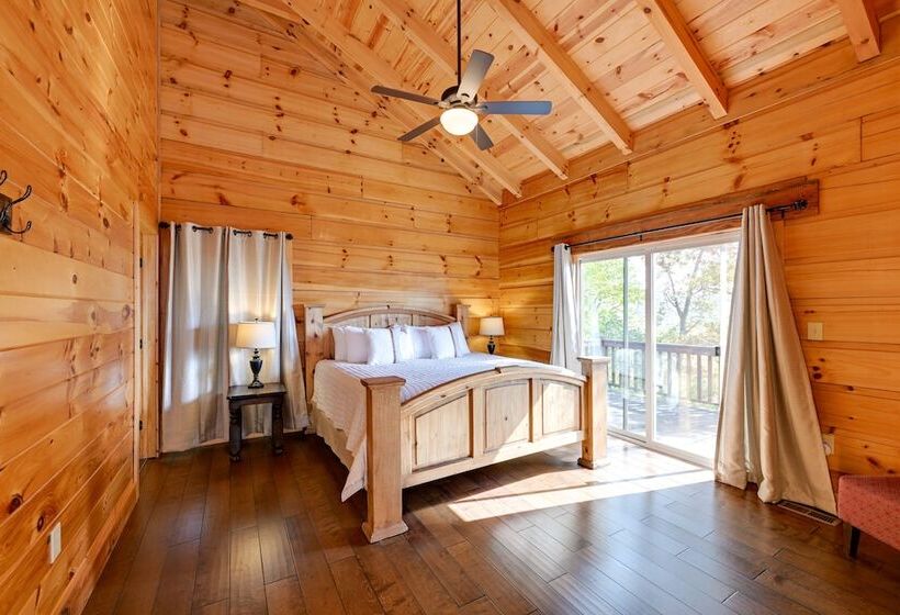 Bryson City Getaway: Private Hot Tub & Scenic View