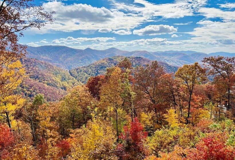 Bryson City Getaway: Private Hot Tub & Scenic View