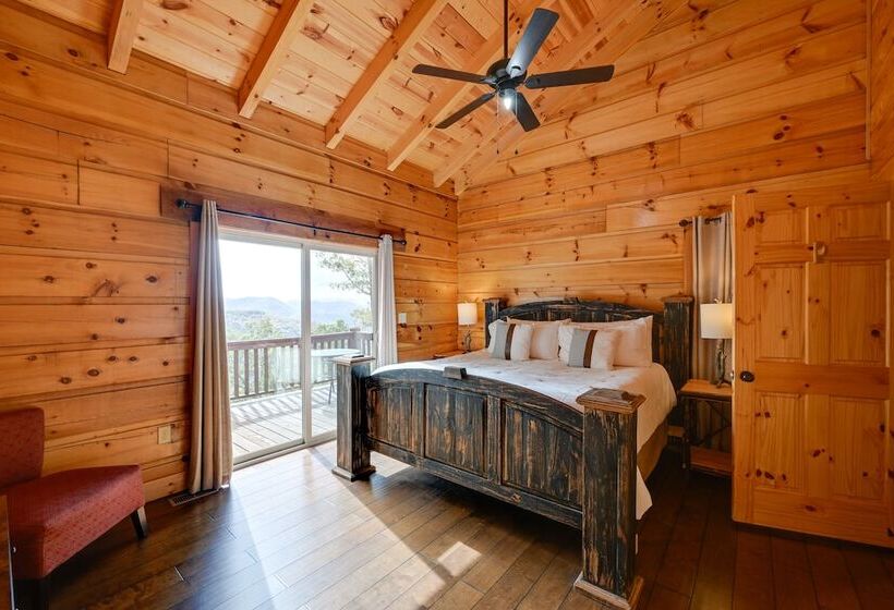 Bryson City Getaway: Private Hot Tub & Scenic View