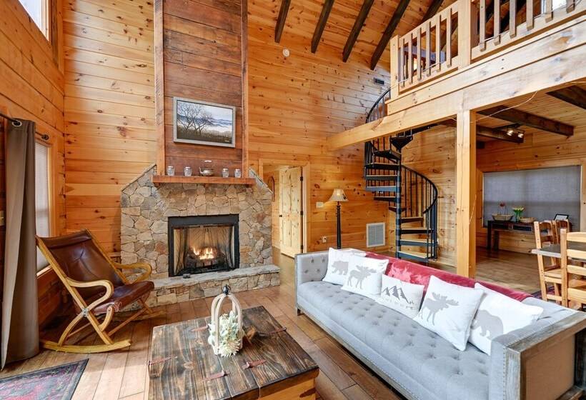 Bryson City Getaway: Private Hot Tub & Scenic View