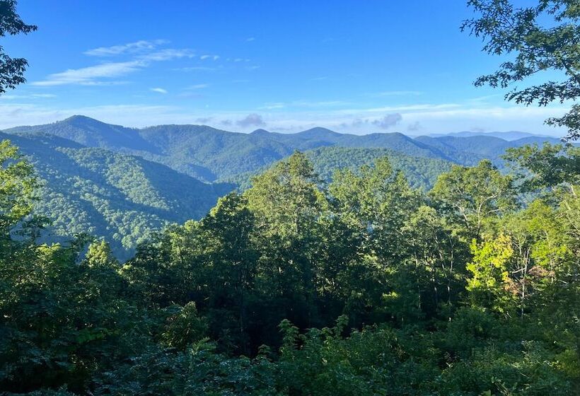 Bryson City Getaway: Private Hot Tub & Scenic View