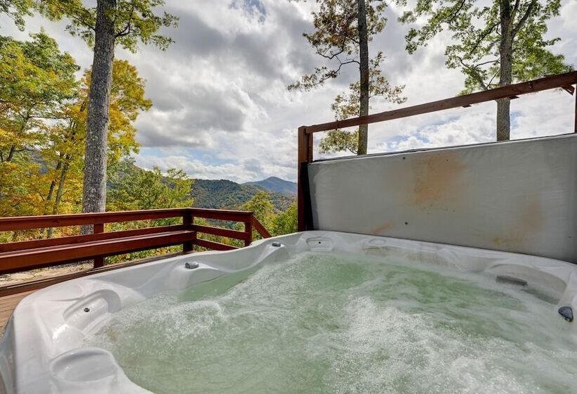 Bryson City Getaway: Private Hot Tub & Scenic View