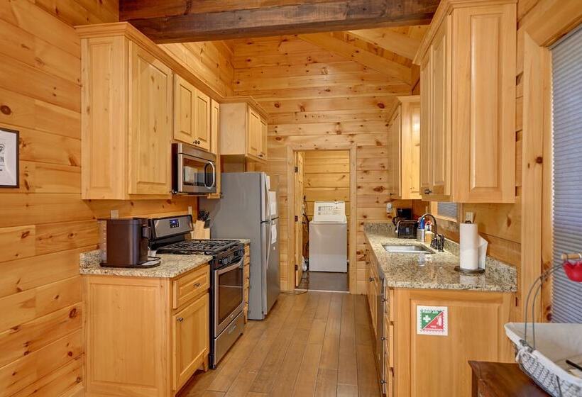 Bryson City Getaway: Private Hot Tub & Scenic View