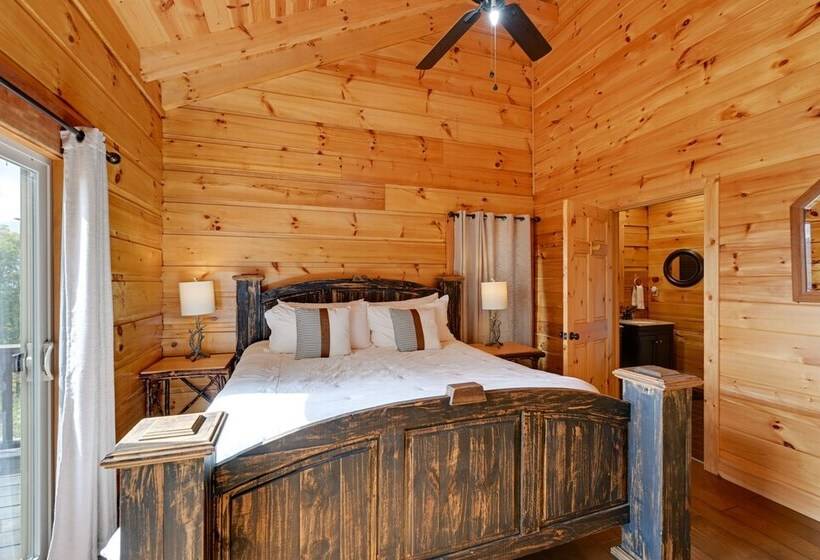 Bryson City Getaway: Private Hot Tub & Scenic View