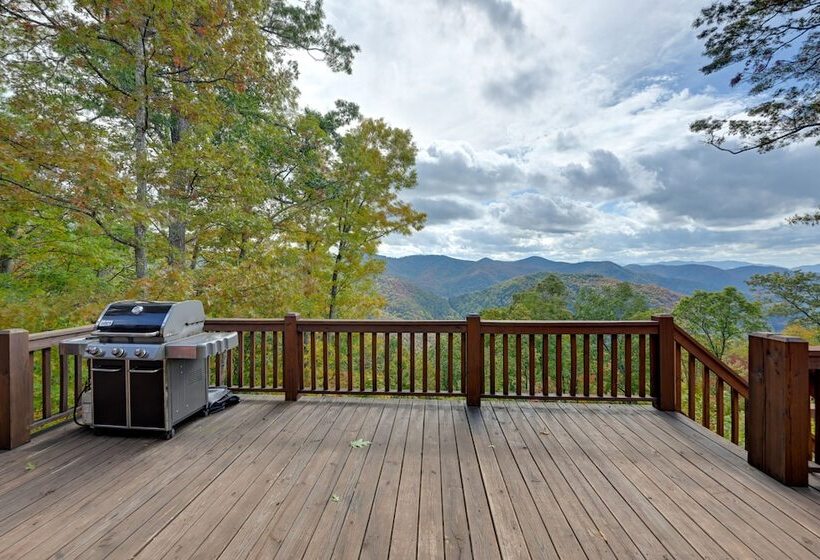 Bryson City Getaway: Private Hot Tub & Scenic View