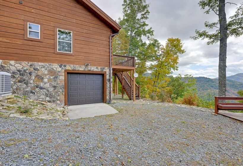 Bryson City Getaway: Private Hot Tub & Scenic View