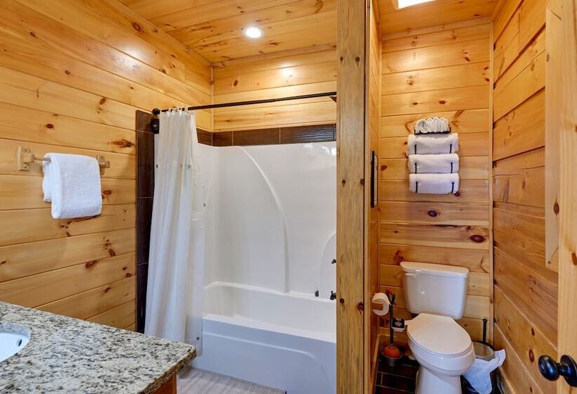 Bryson City Getaway: Private Hot Tub & Scenic View