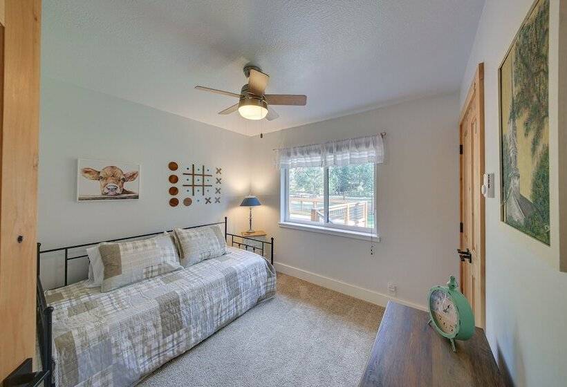 Charming Idaho Home W/ Hot Tub, Near Beaches!