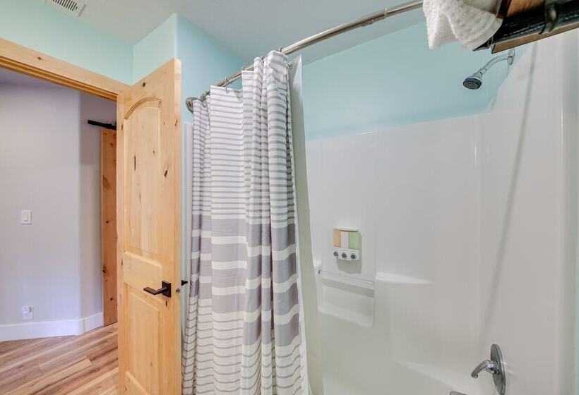 Charming Idaho Home W/ Hot Tub, Near Beaches!