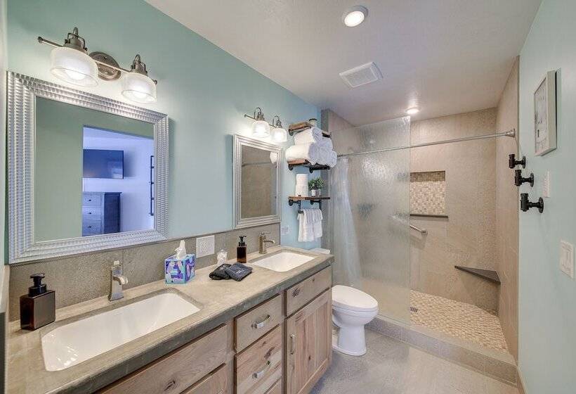 Charming Idaho Home W/ Hot Tub, Near Beaches!