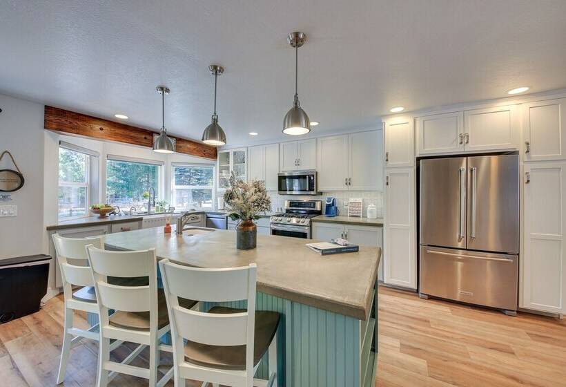 Charming Idaho Home W/ Hot Tub, Near Beaches!