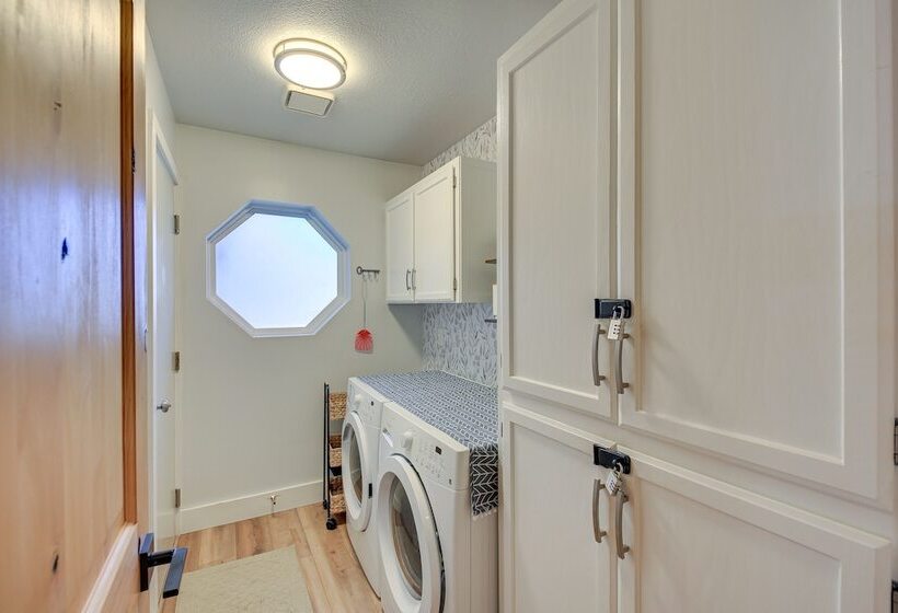 Charming Idaho Home W/ Hot Tub, Near Beaches!