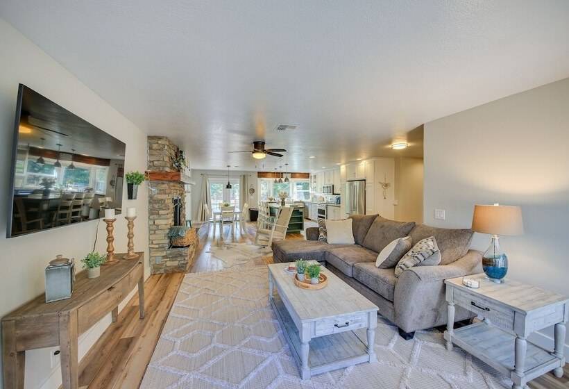 Charming Idaho Home W/ Hot Tub, Near Beaches!