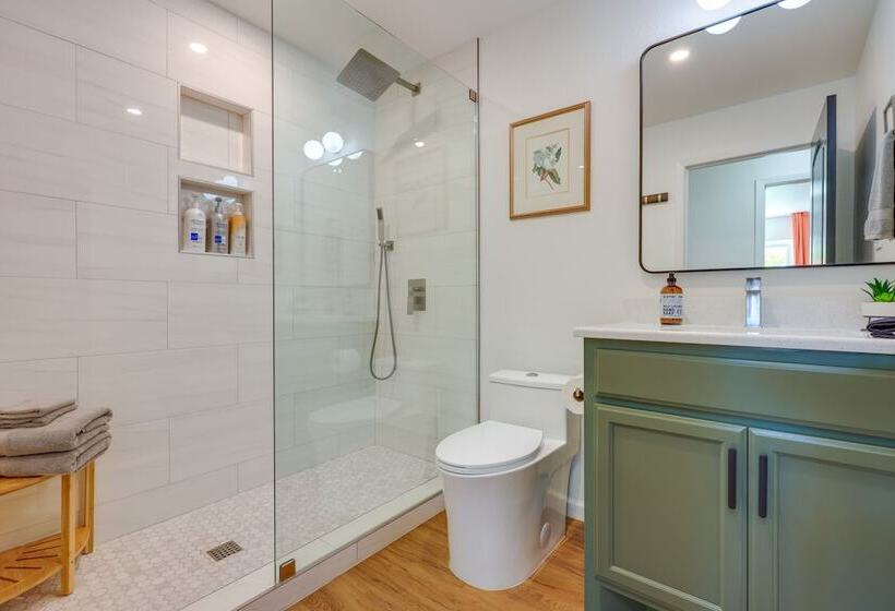 Chic Johnson City Home W/ Yard & Fire Pit!