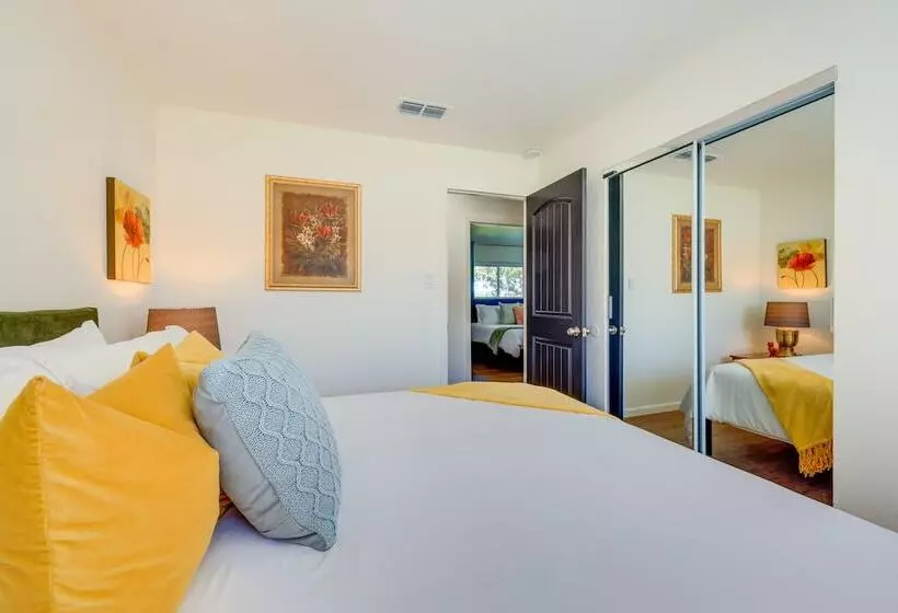 Chic Johnson City Home W/ Yard & Fire Pit!