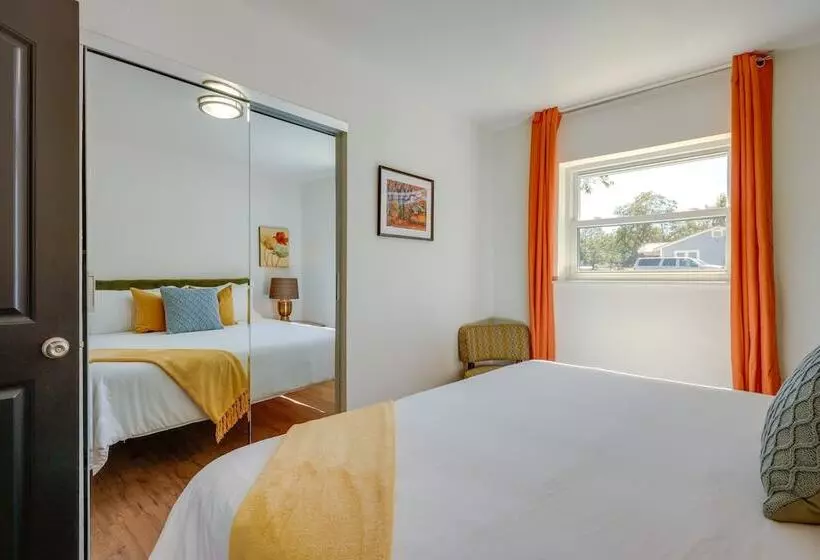 Chic Johnson City Home W/ Yard & Fire Pit!