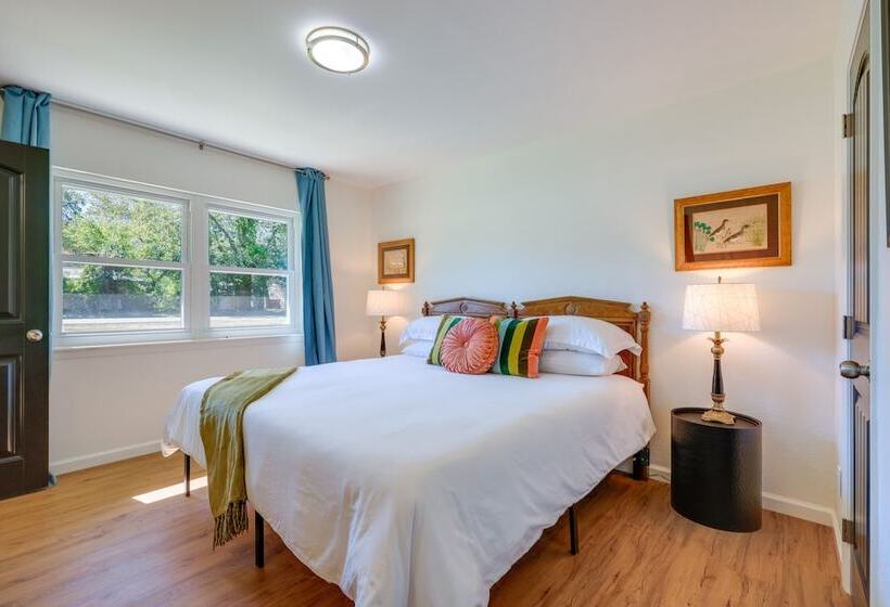 Chic Johnson City Home W/ Yard & Fire Pit!