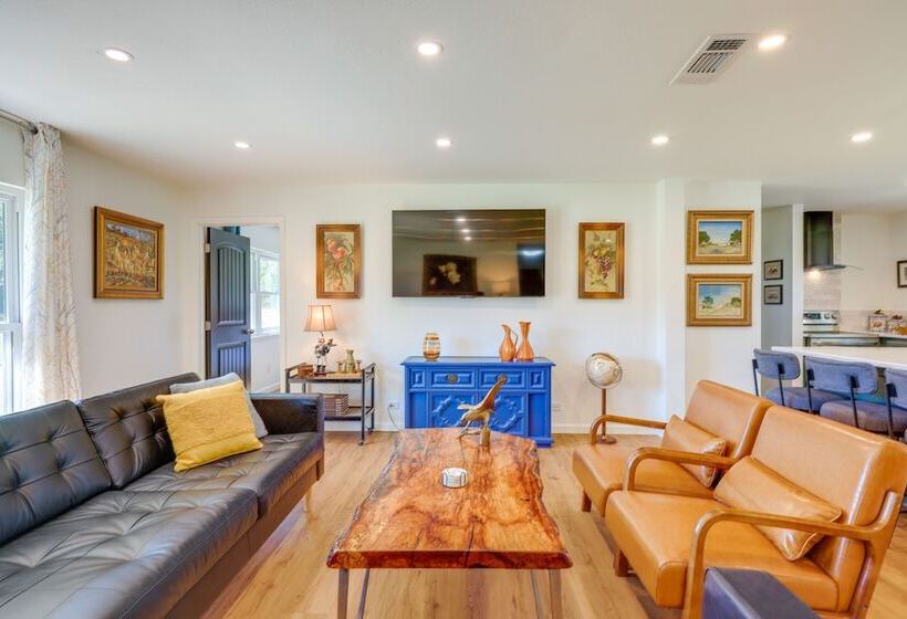 Chic Johnson City Home W/ Yard & Fire Pit!