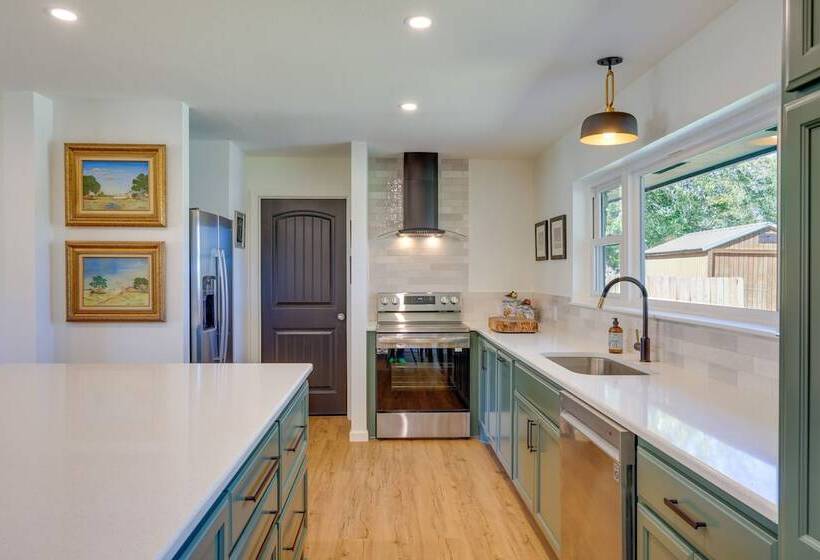 Chic Johnson City Home W/ Yard & Fire Pit!