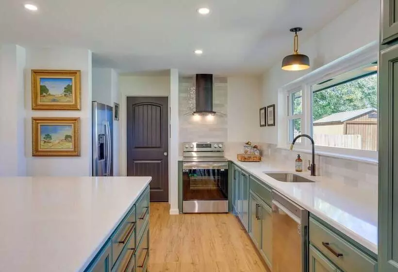 Chic Johnson City Home W/ Yard & Fire Pit!