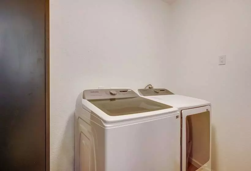 Chic Johnson City Home W/ Yard & Fire Pit!