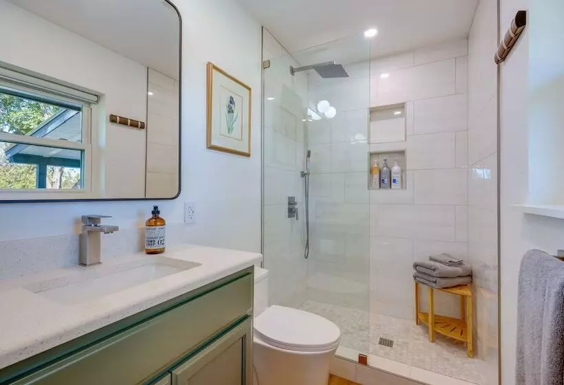 Chic Johnson City Home W/ Yard & Fire Pit!