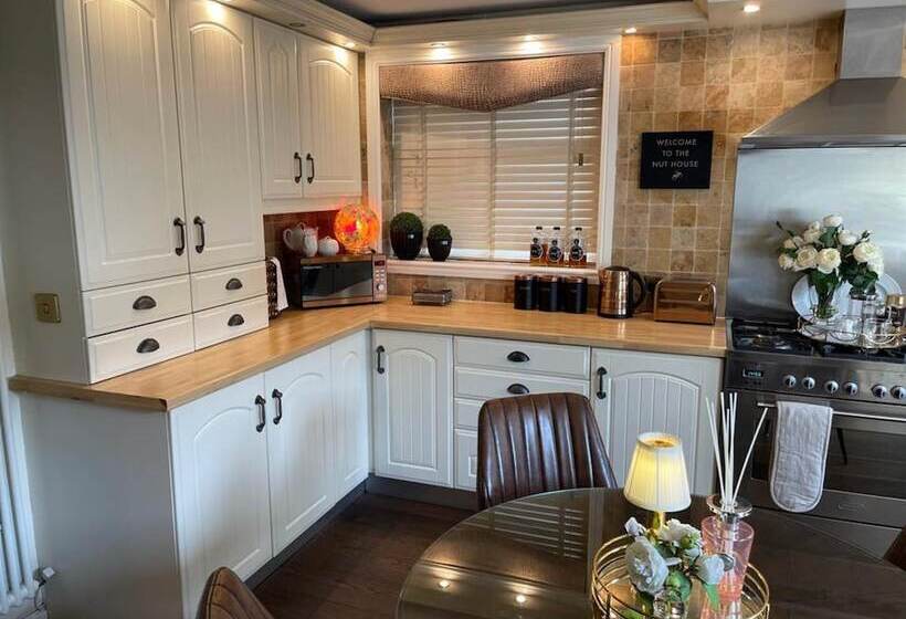 Cosy Cottage    2 Bed High End Cottage In Bawtry