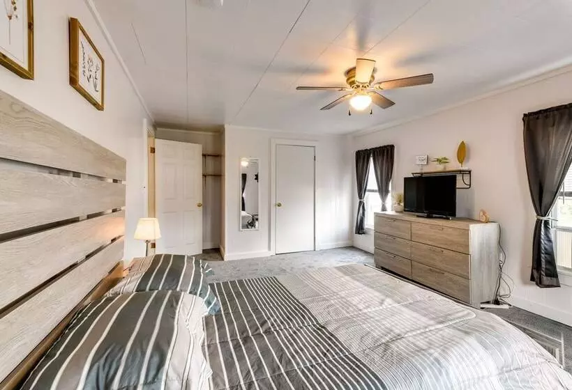 Cozy Vermont Escape   Patio, Lake & Mountain Views