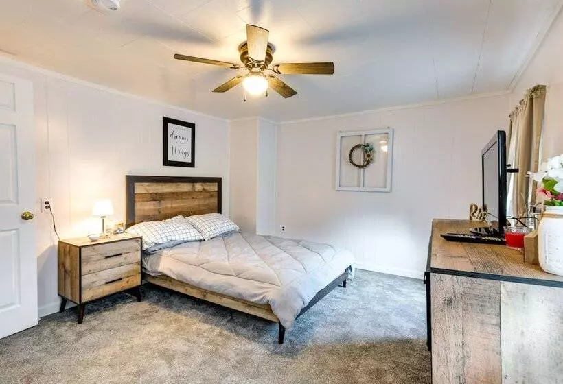 Cozy Vermont Escape   Patio, Lake & Mountain Views