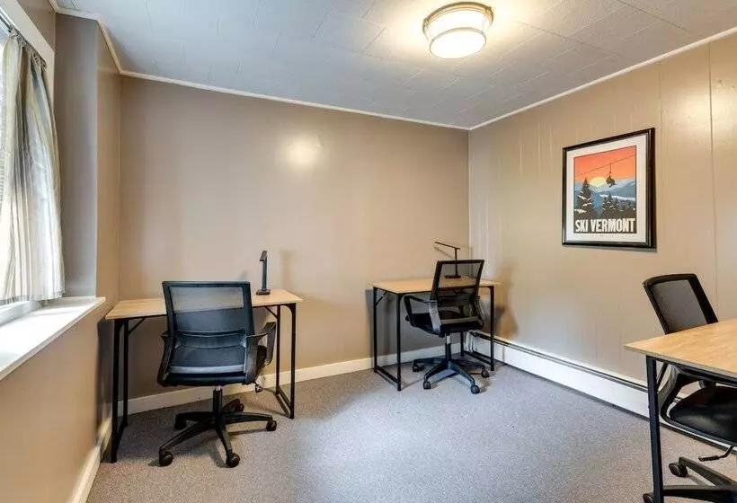 Cozy Vermont Escape   Patio, Lake & Mountain Views