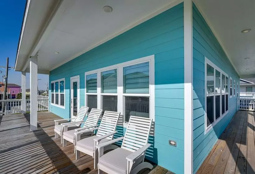 Steps To Ocean: Home W/ Deck In Crystal Beach!