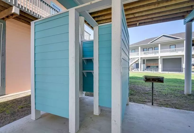 Steps To Ocean: Home W/ Deck In Crystal Beach!