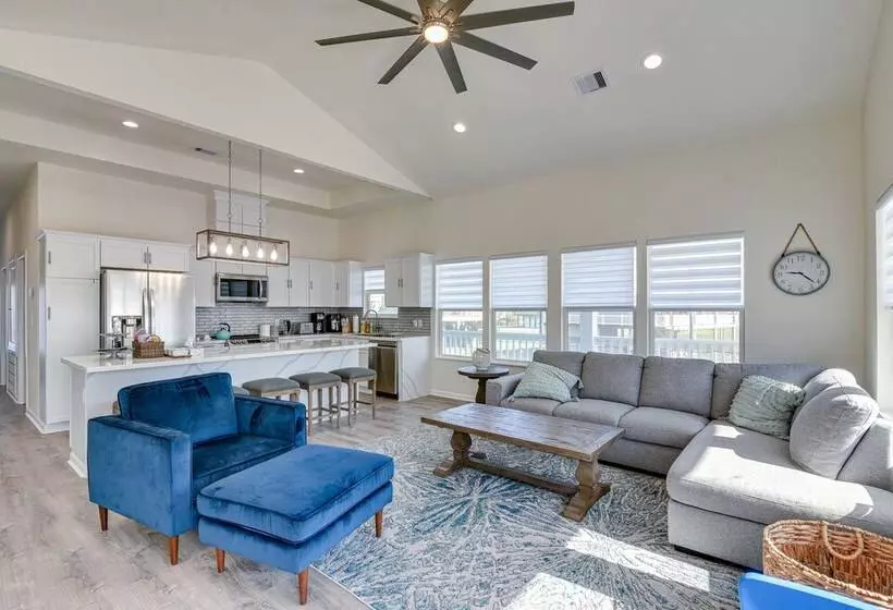 Steps To Ocean: Home W/ Deck In Crystal Beach!