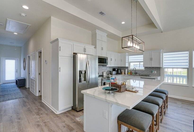 Steps To Ocean: Home W/ Deck In Crystal Beach!