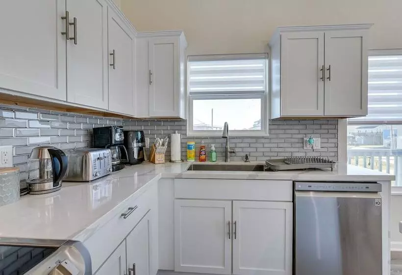 Steps To Ocean: Home W/ Deck In Crystal Beach!