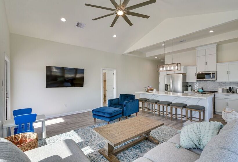 Steps To Ocean: Home W/ Deck In Crystal Beach!