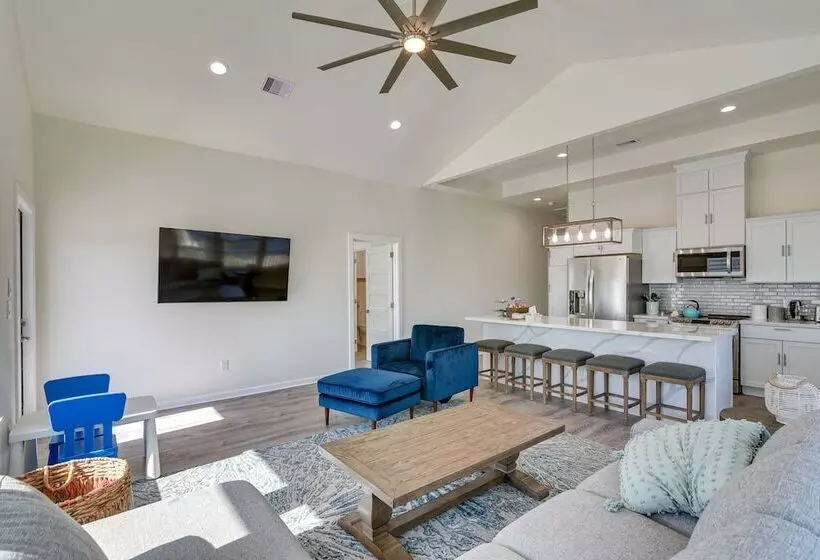 Steps To Ocean: Home W/ Deck In Crystal Beach!