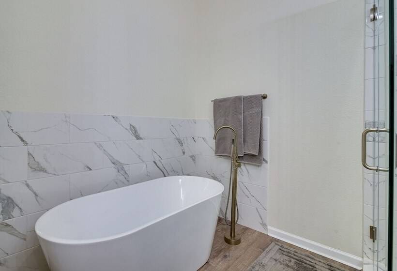 Steps To Ocean: Home W/ Deck In Crystal Beach!