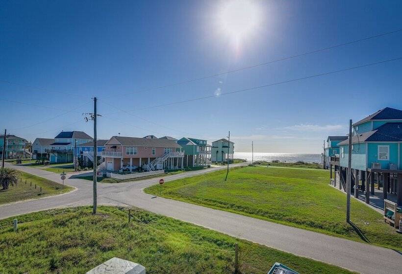 Steps To Ocean: Home W/ Deck In Crystal Beach!