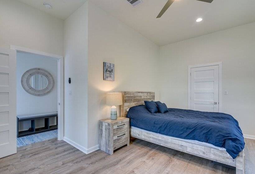 Steps To Ocean: Home W/ Deck In Crystal Beach!