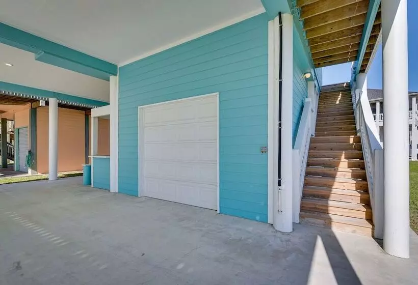 Steps To Ocean: Home W/ Deck In Crystal Beach!